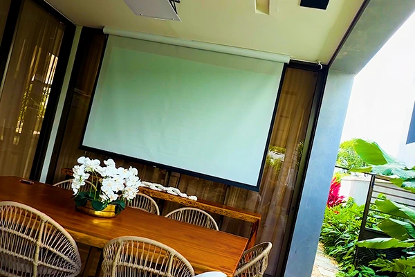 Home cinema: projetor e tela OnProtector